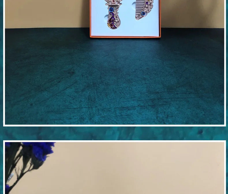 CASHOU96 Handle Mirror Comb Retro Euporen 3D Portable Standing Makeup Mirror Set Foldable Desktop Princess Mirror