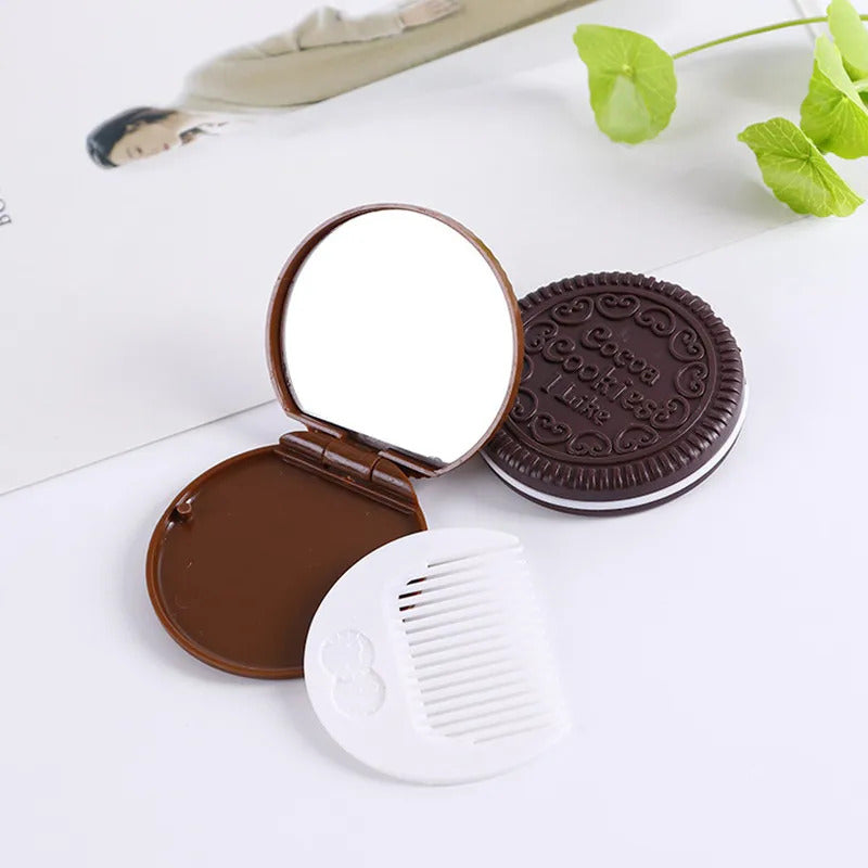 L368 1Pcs Cookie Shaped Chocolate Mini Makeup Mirror Compact Pocket Mirror Portable Folding Cosmetic Mirror With 1Pc Comb Women