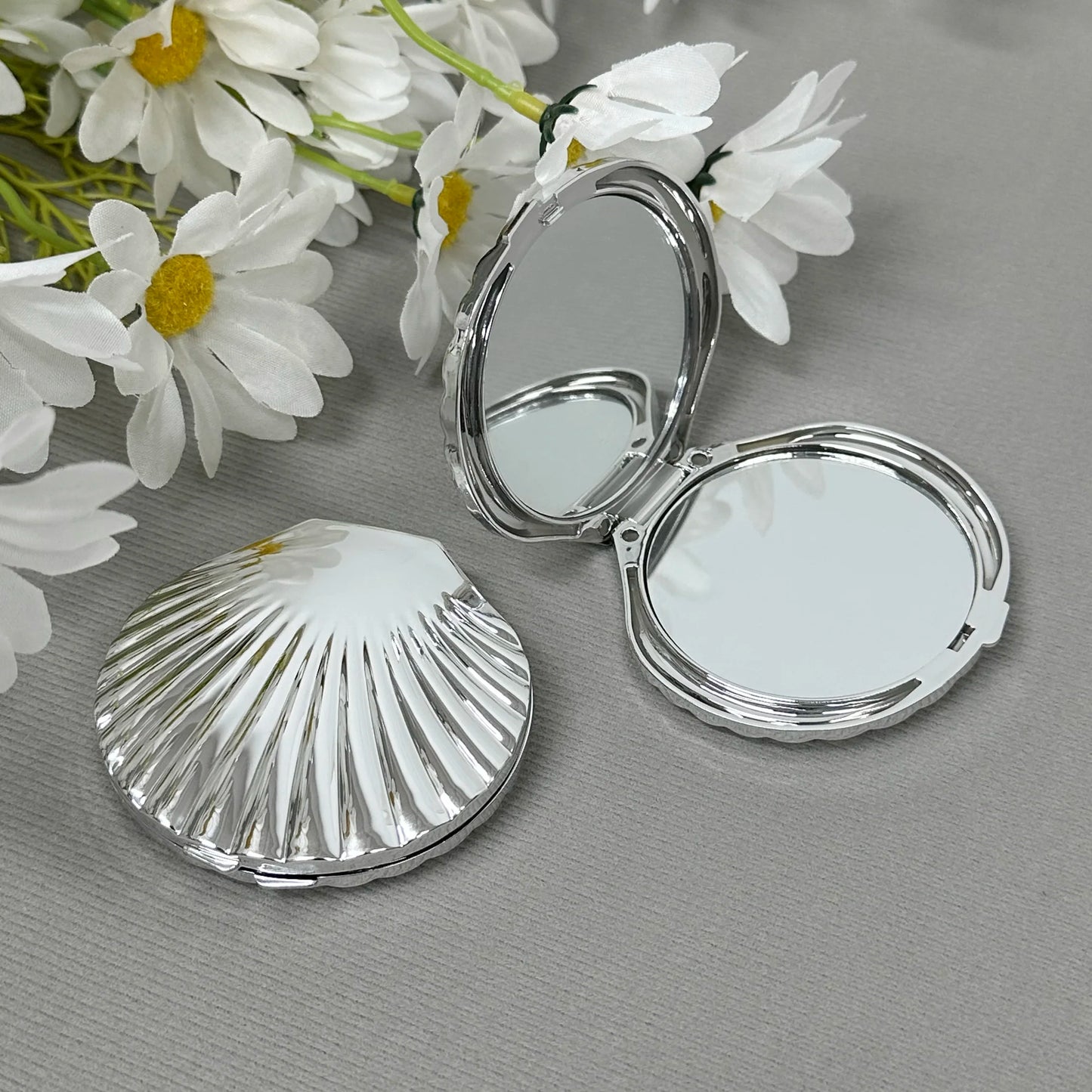 SET62 Shell Shaped Folding Makeup Mirror Cute Design Electroplated Plastic Pocket Mirror