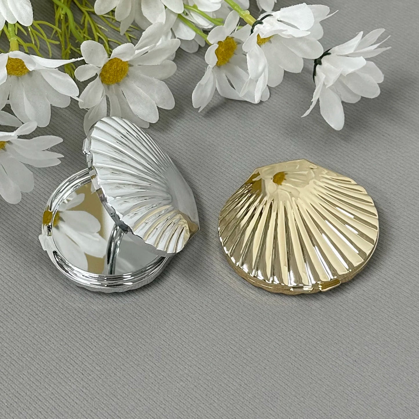 CX526 Shell Shape Makeup Mirror Double Sided Folding Vanity Mirror Electroplating Plastic Compact Mirror
